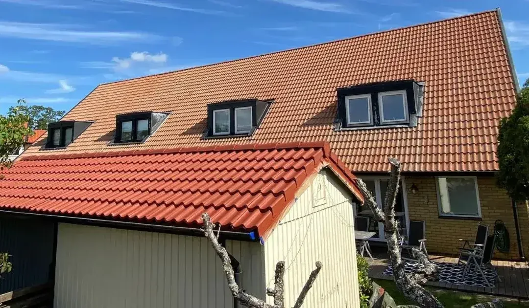 Varför är det viktigt att tvätta taket regelbundet?